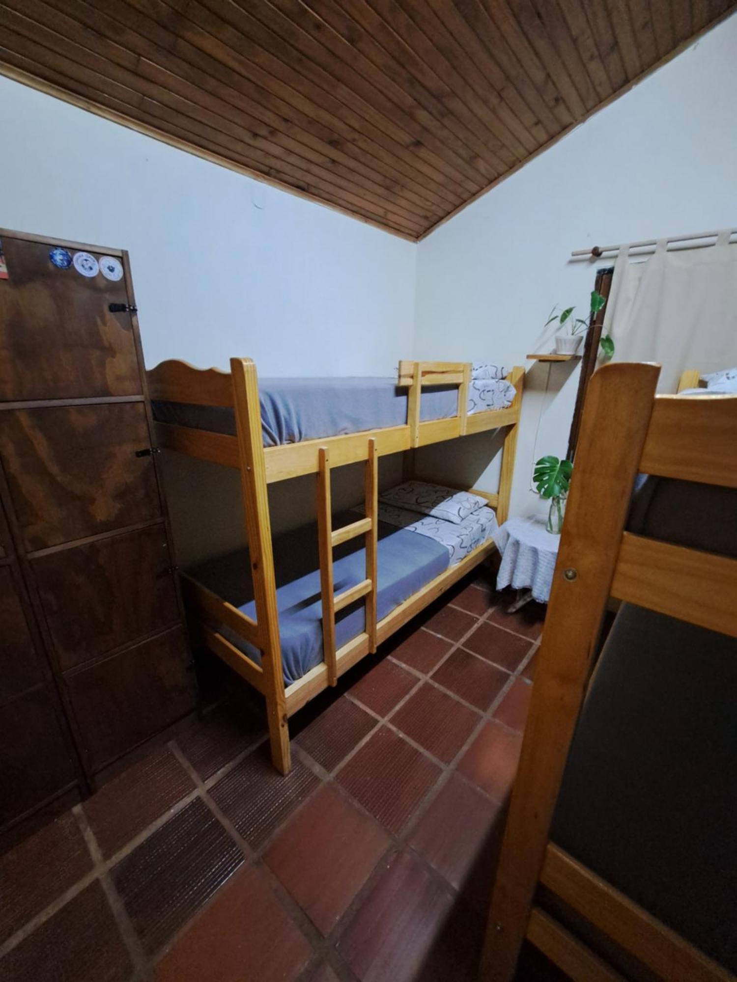 Bungalow Hostel Iguazu ปูแอร์โตอีกวาซู ภายนอก รูปภาพ