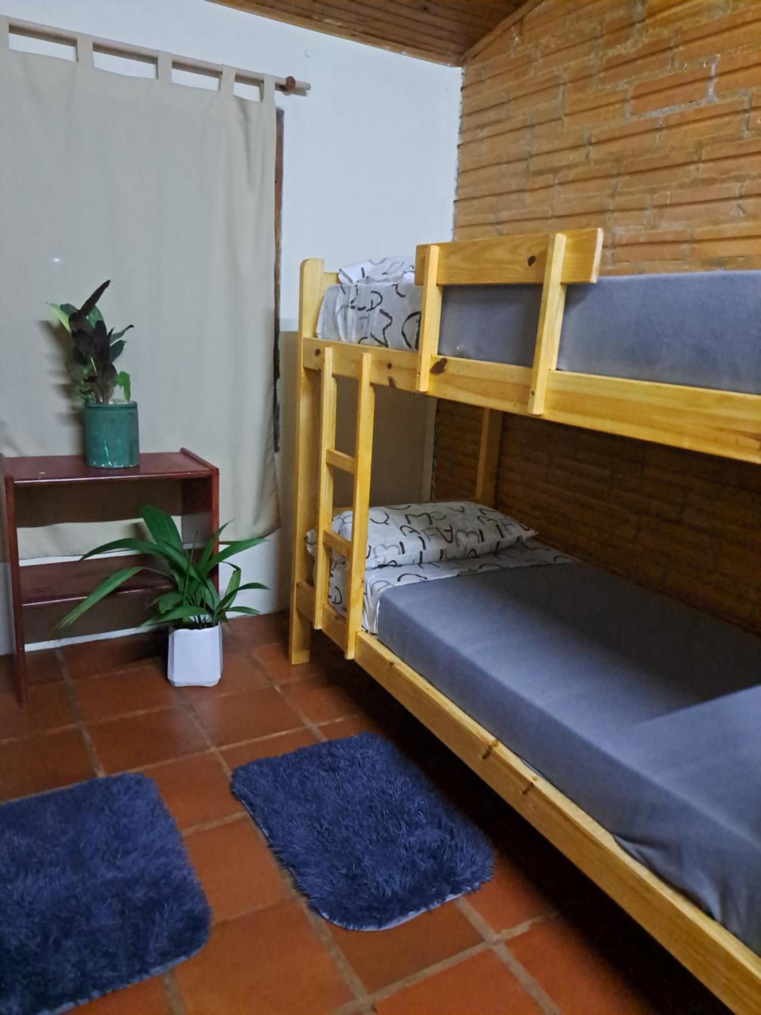 Bungalow Hostel Iguazu ปูแอร์โตอีกวาซู ภายนอก รูปภาพ