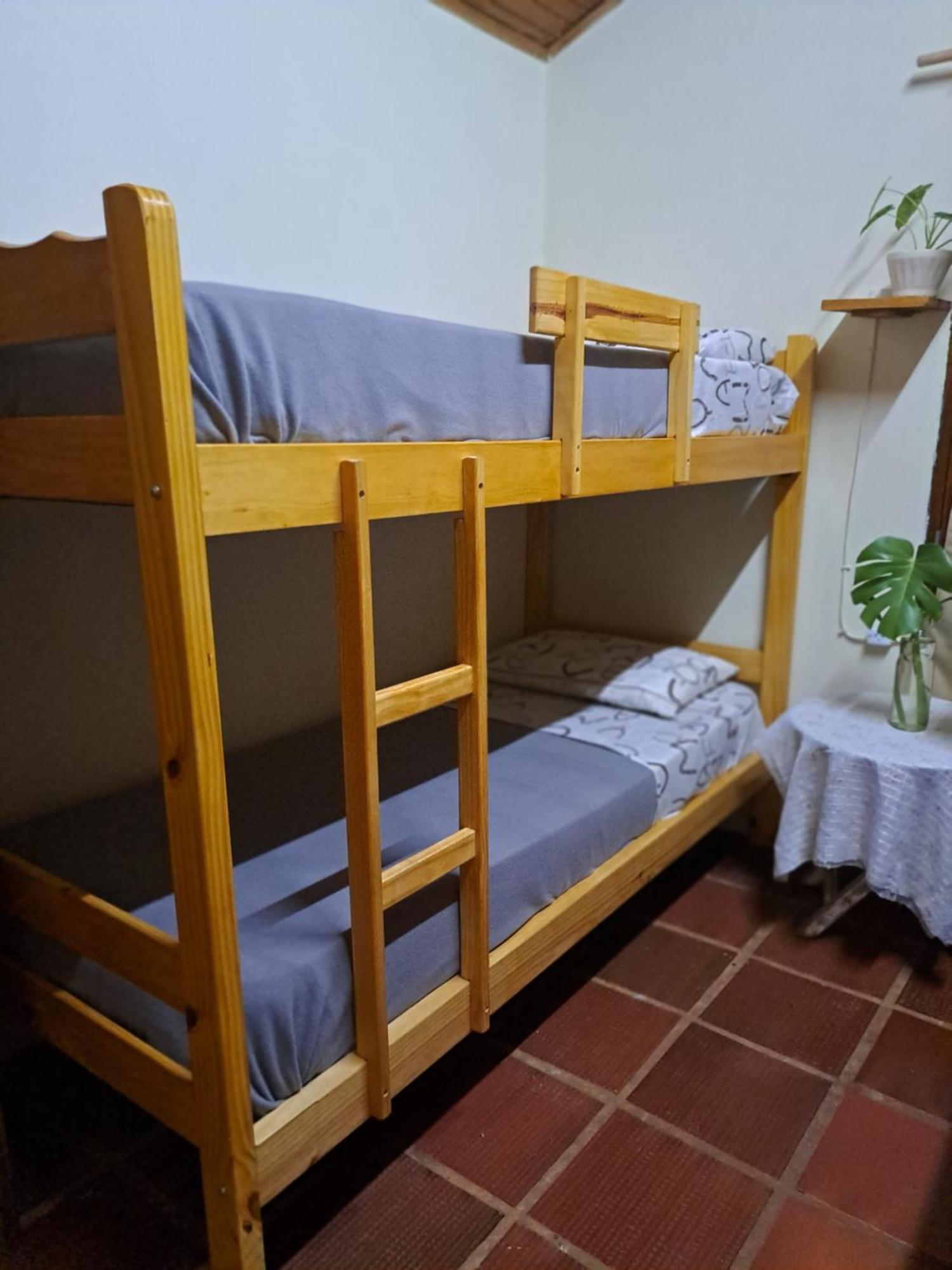 Bungalow Hostel Iguazu ปูแอร์โตอีกวาซู ภายนอก รูปภาพ