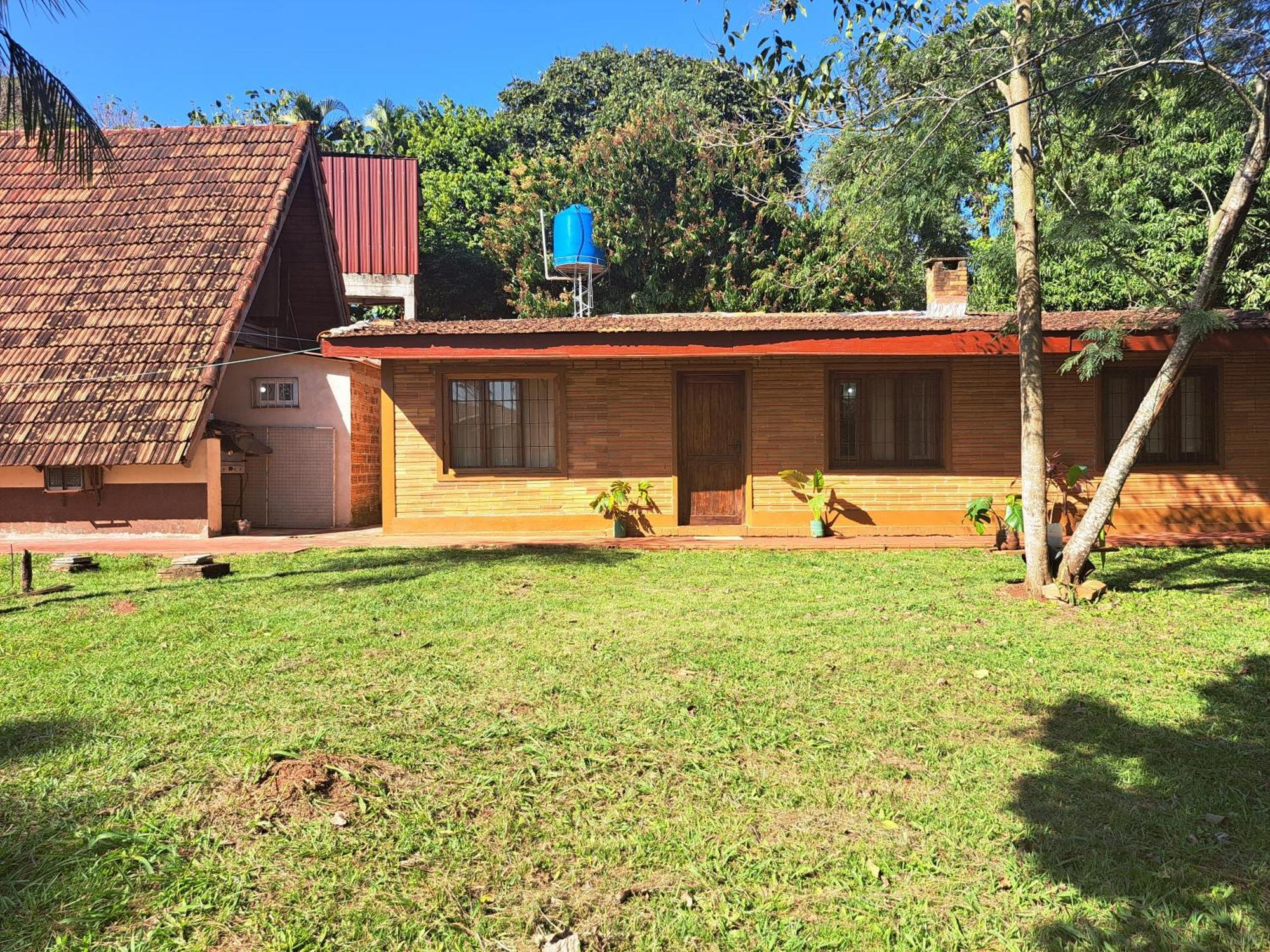 Bungalow Hostel Iguazu ปูแอร์โตอีกวาซู ภายนอก รูปภาพ