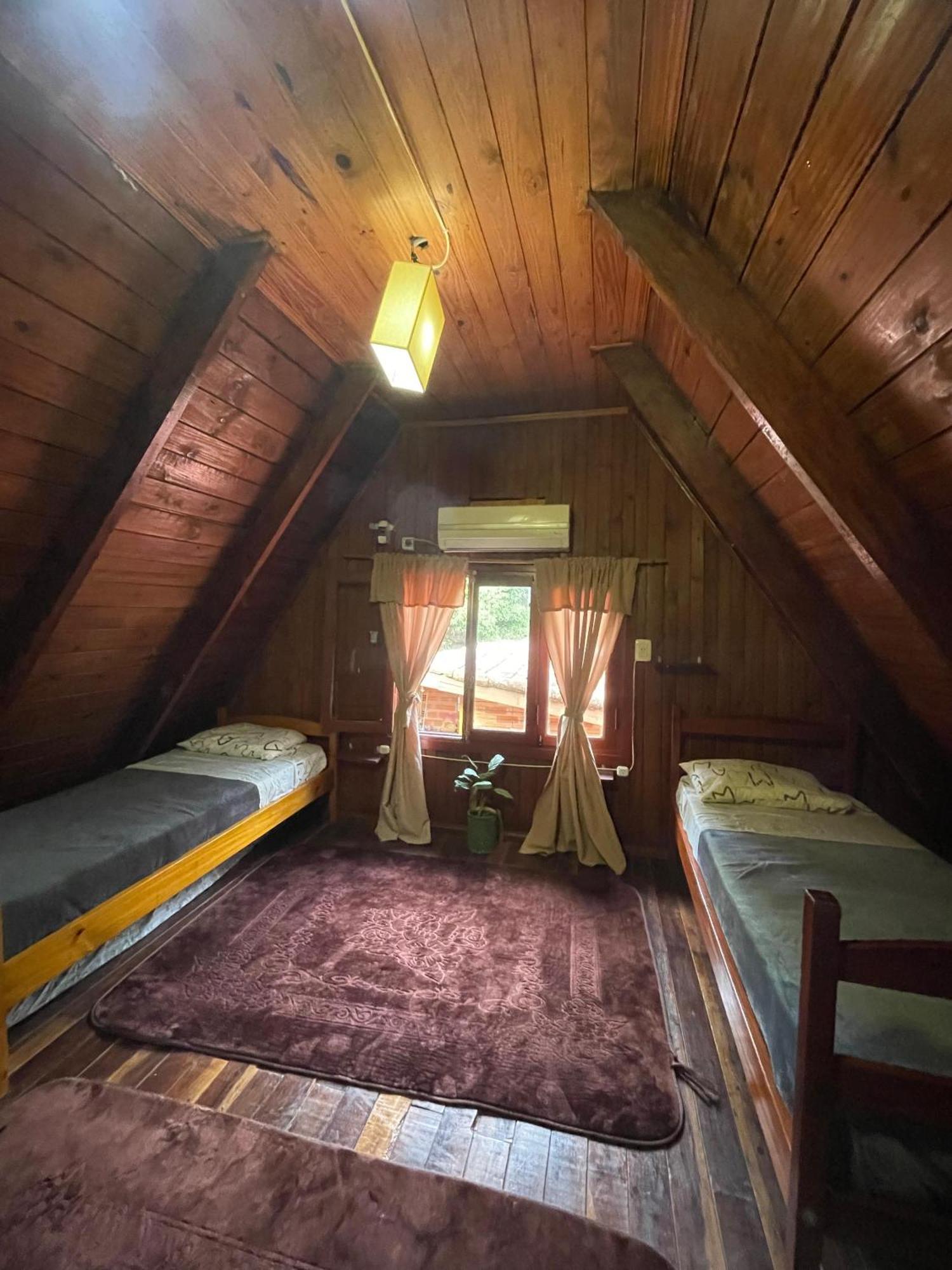 Bungalow Hostel Iguazu ปูแอร์โตอีกวาซู ภายนอก รูปภาพ
